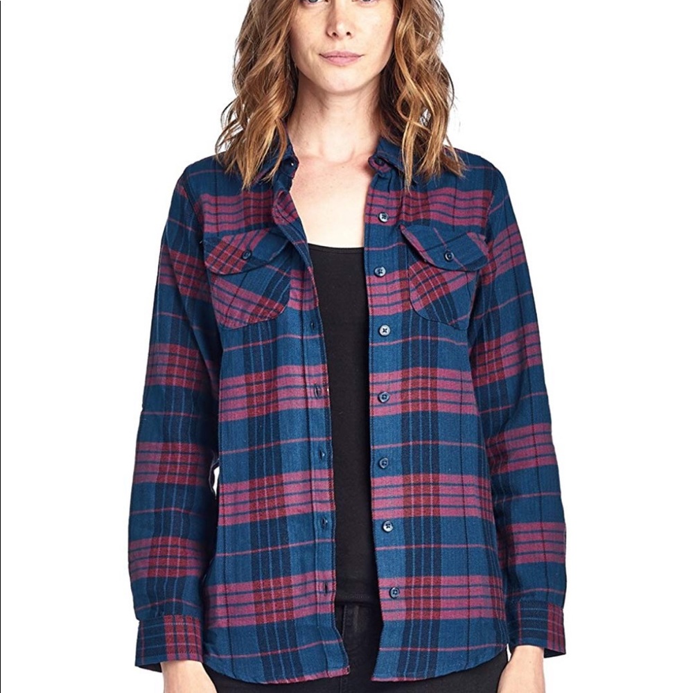 Women’s plaid flannel button down shirt